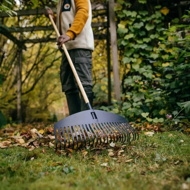 fiskars-grabie-do-lisci-solid-l23