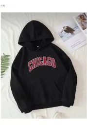 czarna-bluza-damska-z-kapturem-i-napisem-chicago-s-5ia