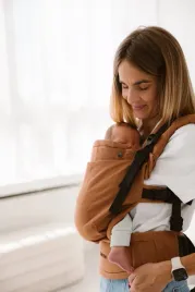nosidelko-ergonomiczne-kavka-multiage-pro-caramel-linen