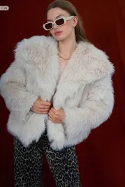 kremowa-futrzana-kurtka-obujaca-w-stylu-eleganckim-s-5ia