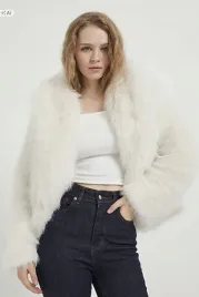 bialy-miekki-plaszcz-futrzany-z-oversize-kapturem-m-5ia