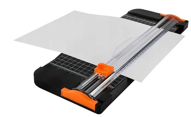 gilotyna-do-papieru-trymer-waga-z-opakowaniem-0-9-kg