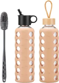 szklana-butelka-na-wode-700ml-ze-slomka-i-bambusowa-pokrywka-brazowa