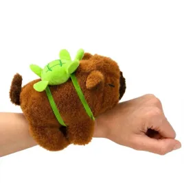 kapibara-na-reke-pluszowa-interaktywna-kreci-ogonem-maskotka-18-cm-zolwik