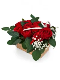 flower-box-kompozycja-z-czerwonych-roz-biala-gipsowka-w-zlotym-pudelku-15cm
