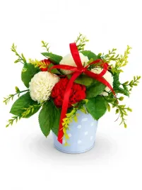 flower-box-kompozycja-w-metalowym-wiaderku-z-czerwonych-i-bialych-kwiatow