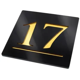 elegancka-tabliczka-na-numer-domu-w-trojwymiarowej-technologii-3d-wykonczona-w-czarnym-polysku-z-dodatkami-zlota-lustra-o-wymiarach-145x165