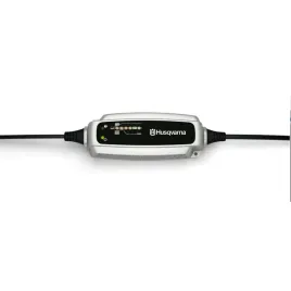 husqvarna-ladowarka-bc08-12v-12-32ah-do-akumulatorow-traktorow-i-riderow