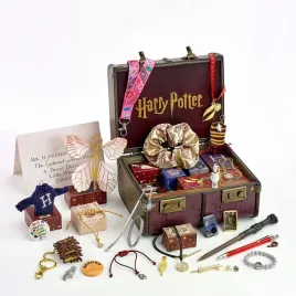 adwentowy-kalendarz-bizuterii-harry-potter-z-trunkiem-w-stylu-hogwartu