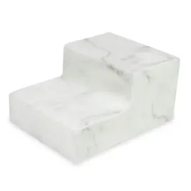 schodek-do-piankowego-placu-zabaw-marmur