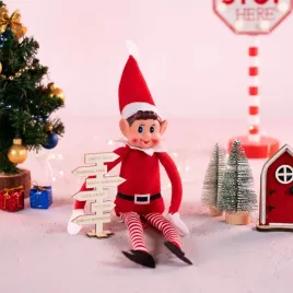 elf-psotnik-maskotka-on-shelf-behaving-badly-zabawa-adwentowa-krasnal