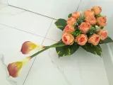 stroik-jesienny-na-cmentarz-grob-herbaciane-roze-brazowa-kalla-786-wysokosc-32-cm