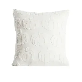 poszewka-matara-ze-strukturalnym-wzorem-w-dynie-biala-45x45-cm-homla