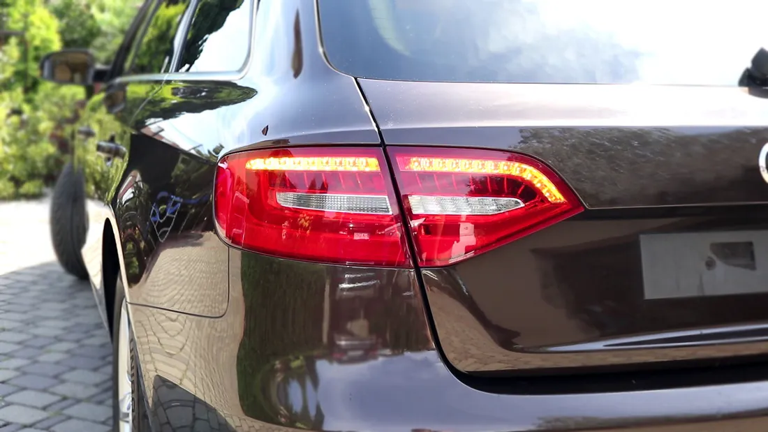 semi-dynamic-lampy-led-matrix-audi-a4-b8-stan-nowy