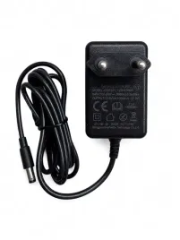 czarny-zasilacz-12v-z-wtykiem-dc-gfda2