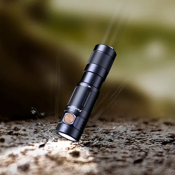 latarka-led-fenix-e09r-zasilanie-akumulatorowe