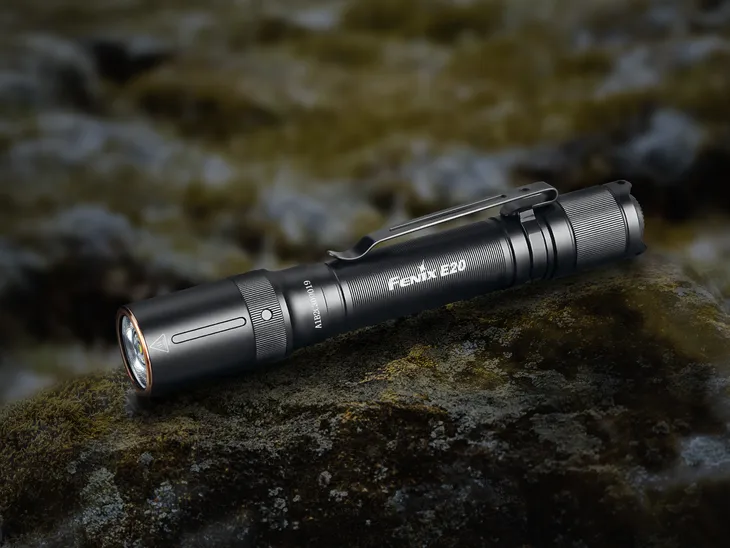 latarka-led-fenix-e20-v2-0-stan-opakowania-oryginalne