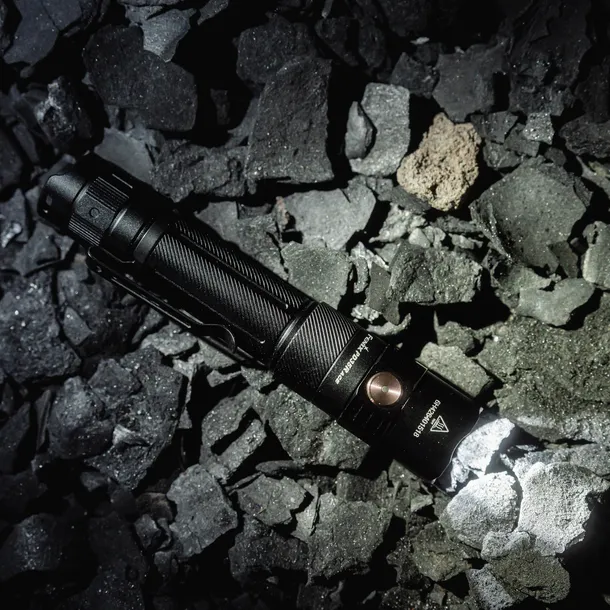 latarka-led-fenix-pd35r-ace-zrodlo-swiatla-brak-informacji