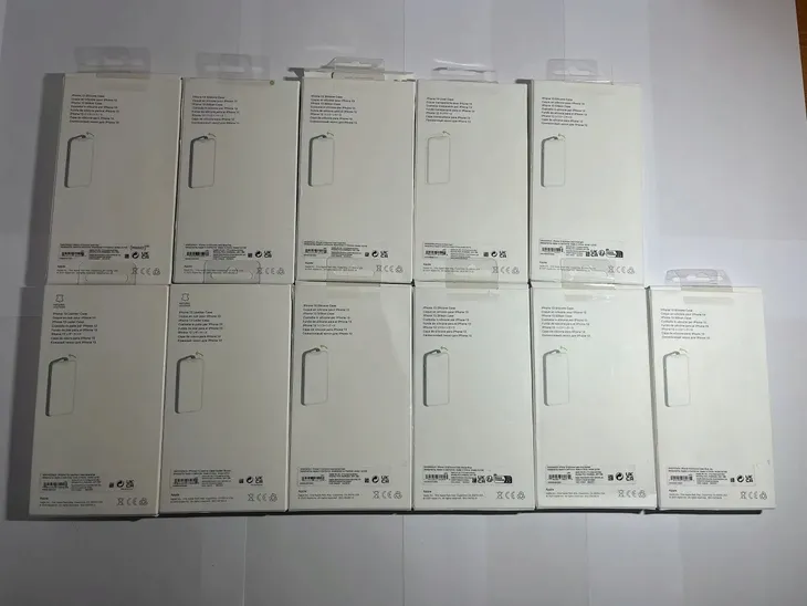plecki-apple-do-iphone-13-blekitna-ton-funkcje-ladowanie-indukcyjne-pochlanianie-wstrzasow