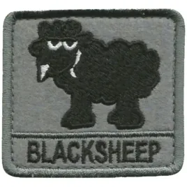 haasta-naszywka-na-rzep-black-sheep-czarna-owca-55x6cm