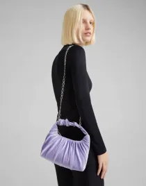 bershka-torebka-z-ozdobnym-lancuszkiem-4242862