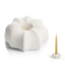 swiecznik-ceramiczny-bialy-minimalistyczny-na-swiece-stozkowa-2-cm