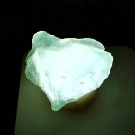 lampka-usb-a-led-swietlik-magic-z-krysztalem-kamien-mineral-zielony-fluoryt