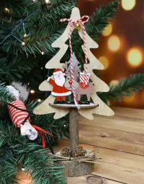 drewniana-choinka-z-mikolajem-i-reniferem-27-cm