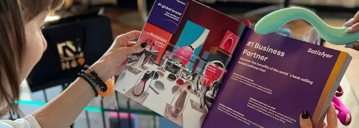 satisfyer-ladowarka-do-wibratorow-kolor-bezbarwny