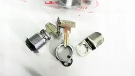 zamek-stacyjka-schowka-piaggio-vespa-50-90-125-et3