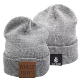 czapka-zimowa-kibica-dla-doroslych-56-real-madryt-oficjalny-licencjonowany