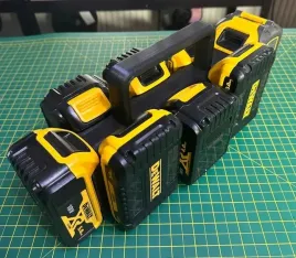 koszyk-na-8-baterii-akumulatorow-do-narzedzi-dewalt-18v-i-54v