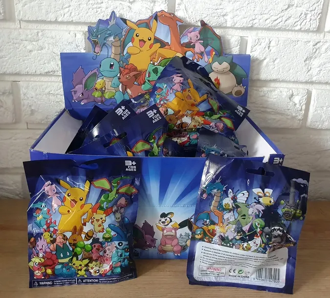 SASZETKA NIESPODZIANKA POKEMON COCO ZESTAW FIGURKA + 3 KARTY Z KARTAMI 4w1
