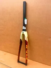 lekki-widelec-carbonowy-fuji-fc330-carbon-tapered-qr-hamulec-szczekowy