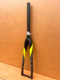 lekki-widelec-carbonowy-fuji-fc330-carbon-qr-hamulec-szczekowy-tapered