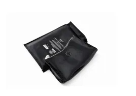 armani-beauty-kosmetyczka-lakierowana