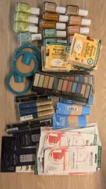 boks-kosmetykow-max-factor-maybelline-garnier-rimmel-mix-hurt-50-szt
