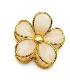 piekna-spinka-klamra-akrylowa-kwiatek-zlota-lamowka-bezowy-pastelowy-7cm