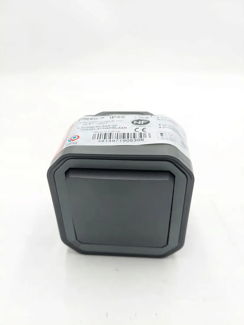 legrand-wylacznik-scienny-10a