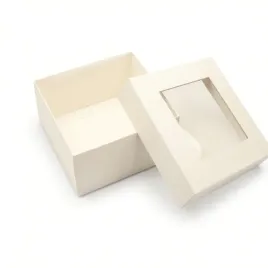 pudelko-na-prezent-z-okienkiem-biale-13-13-6-cm-opakowanie-1-szt