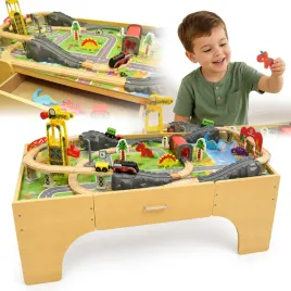 drewniana-kolejka-jezdzaca-krzys-dino-park-swiatla