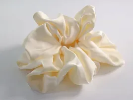 scrunchie-satynowa-mega-duza-xxxl-satyna-srednica-16-18-cm-bialy-kremowy