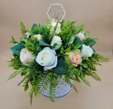 flower-box-slubny-kompozycja-kwiatowa-z-zielenia-32-cm-zlote-pudelko-stan-nowy