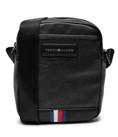 saszetka-reporterka-tommy-hilfiger-czarna-logo-na-ramie-am0am12711