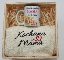 zest-prezentowy-recznik-kubek-w-koszyku-mama