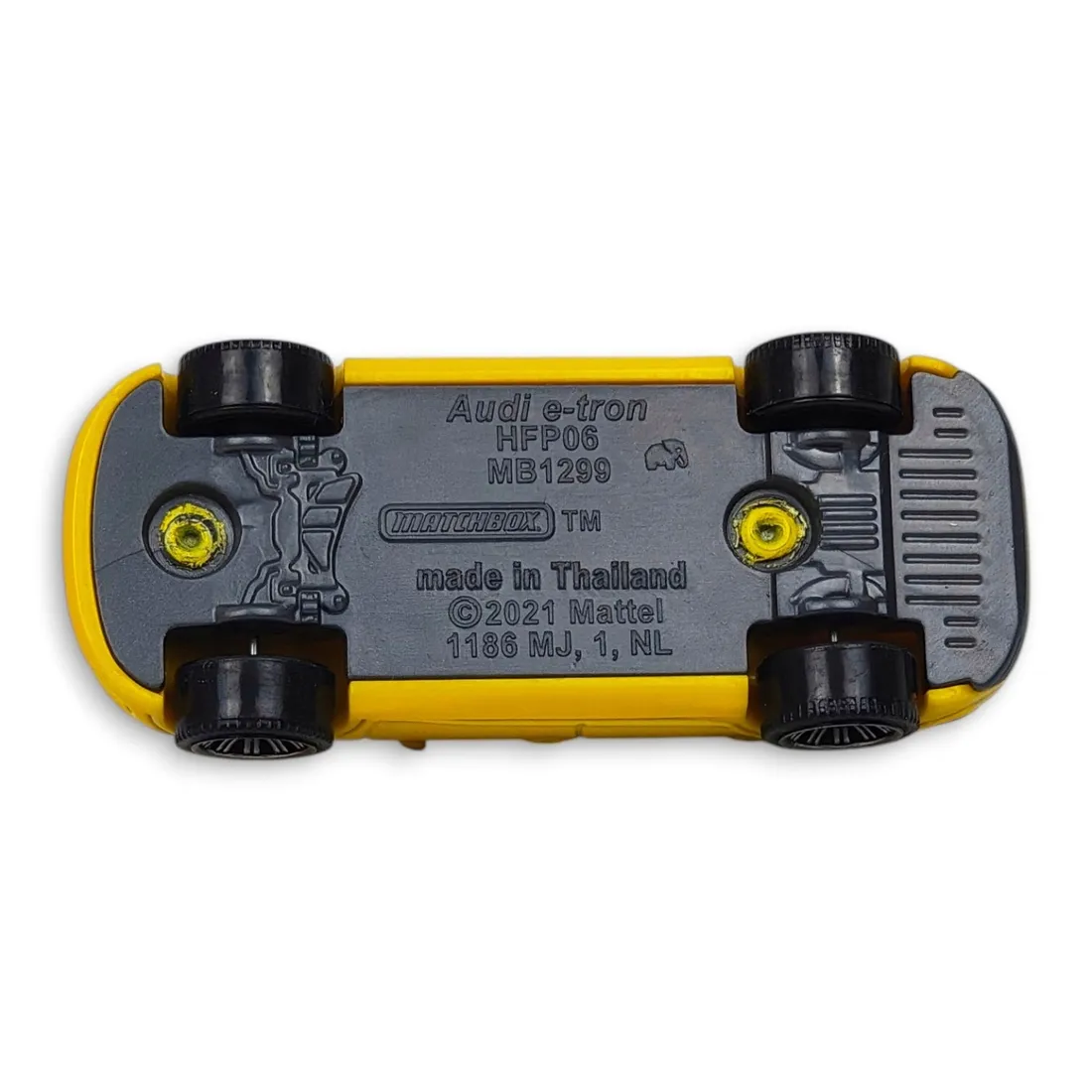 matchbox-audi-e-tron-luzak-stan-powystawowy