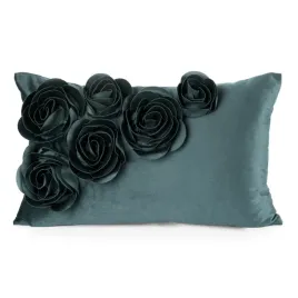 poszewka-dekoracyjna-30x50-ciemnomietowa-welurowa-roze-3d-flores