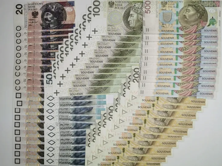 Banknoty do zabawy i nauki zestaw 10-500zł po 10szt. + GRATIS
