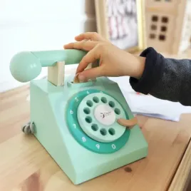 drewniany-telefon-dla-dzieci