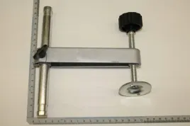zacisk-pionowy-do-ukosnicy-scheppach-hm140l